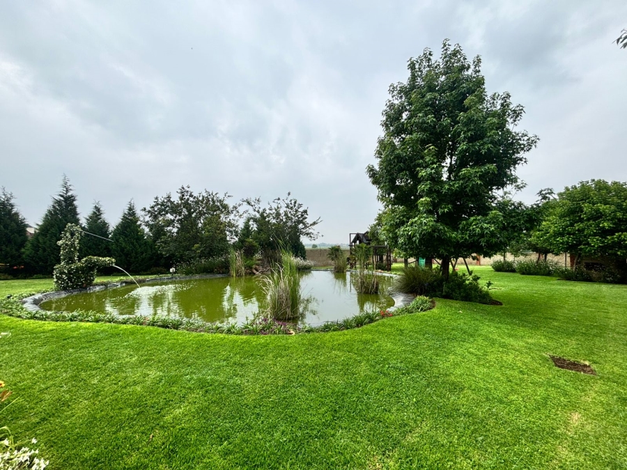 5 Bedroom Property for Sale in Grimbeeck Park North West